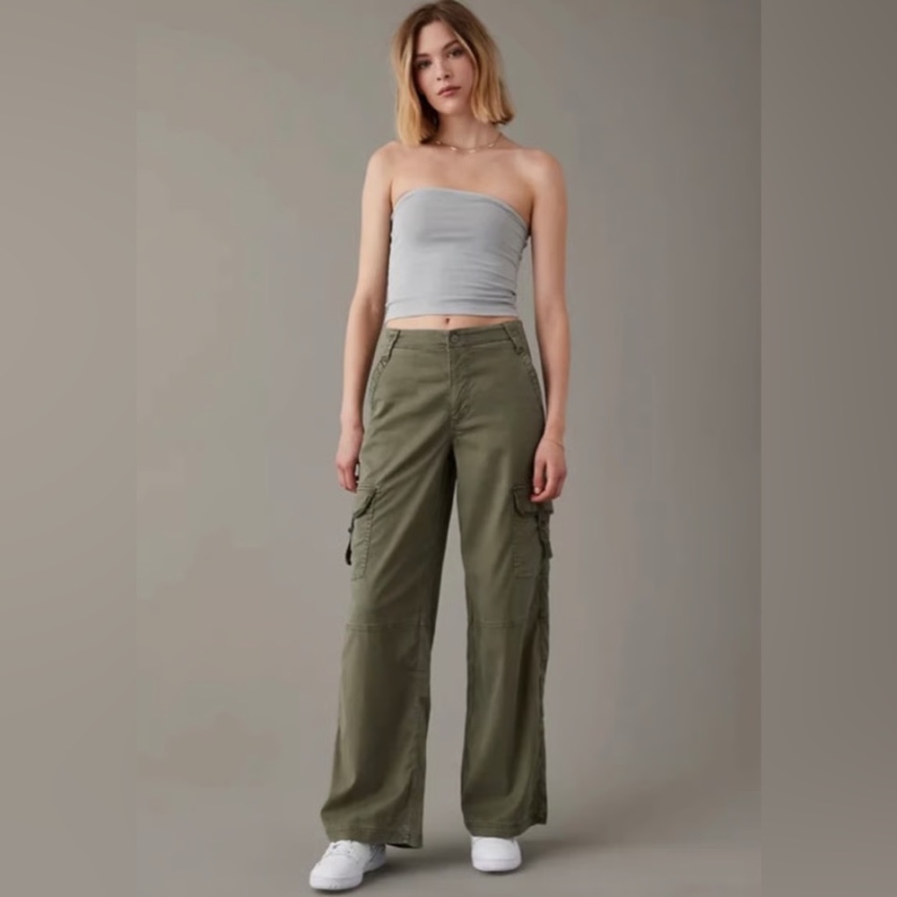 American Eagle Super High-Ride Baggy Wide Leg Cargos - Picture 1 of 5